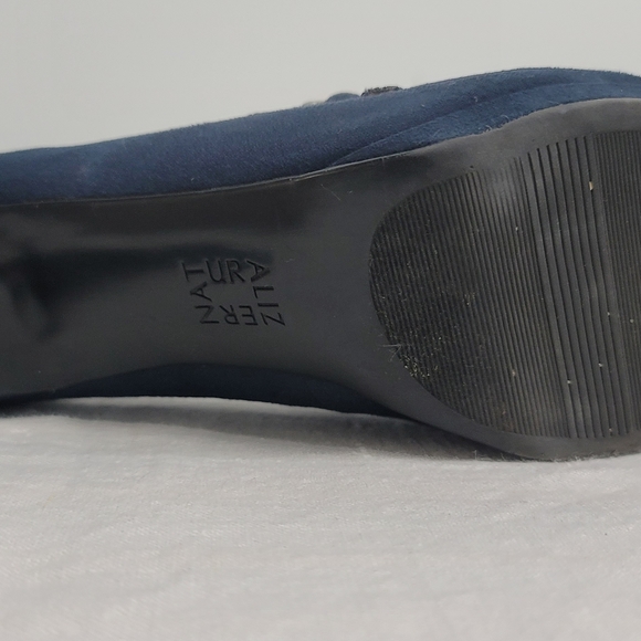 Super comfy blue suede heels by Naturalizer - Picture 4 of 9